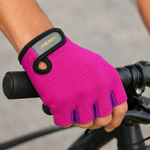 Guante corto ciclismo color fucsia oscuro y violeta texturado