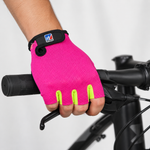 Guante corto ciclismo color rosa y amarillo texturado