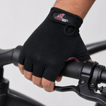 Guante corto ciclismo color rosa palo y negro