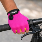 Guante corto ciclismo color rosa magenta y amarillo