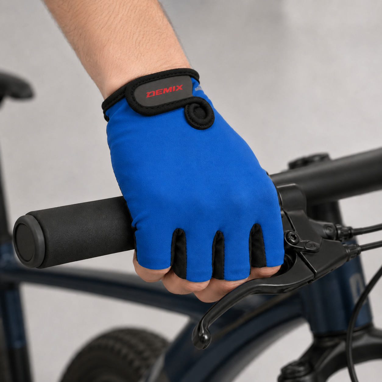 Guante corto ciclismo color azul con gris, interior piel