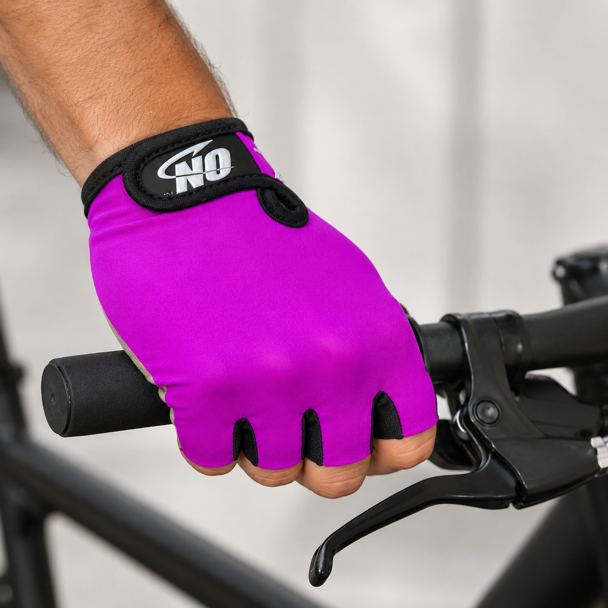Guante corto ciclismo color fucsia orquidea y negro