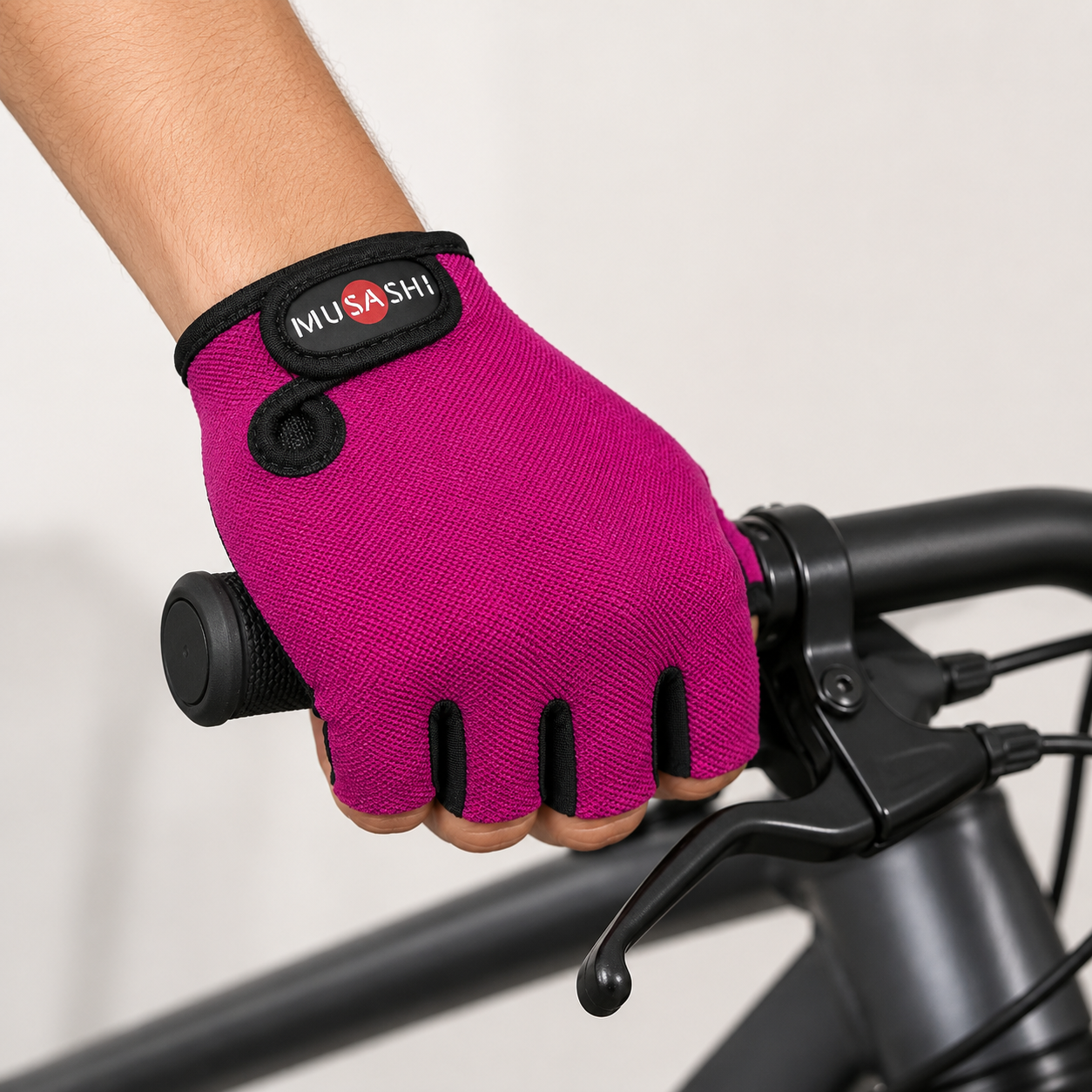Guante corto ciclismo color fucsia orquidea y negro