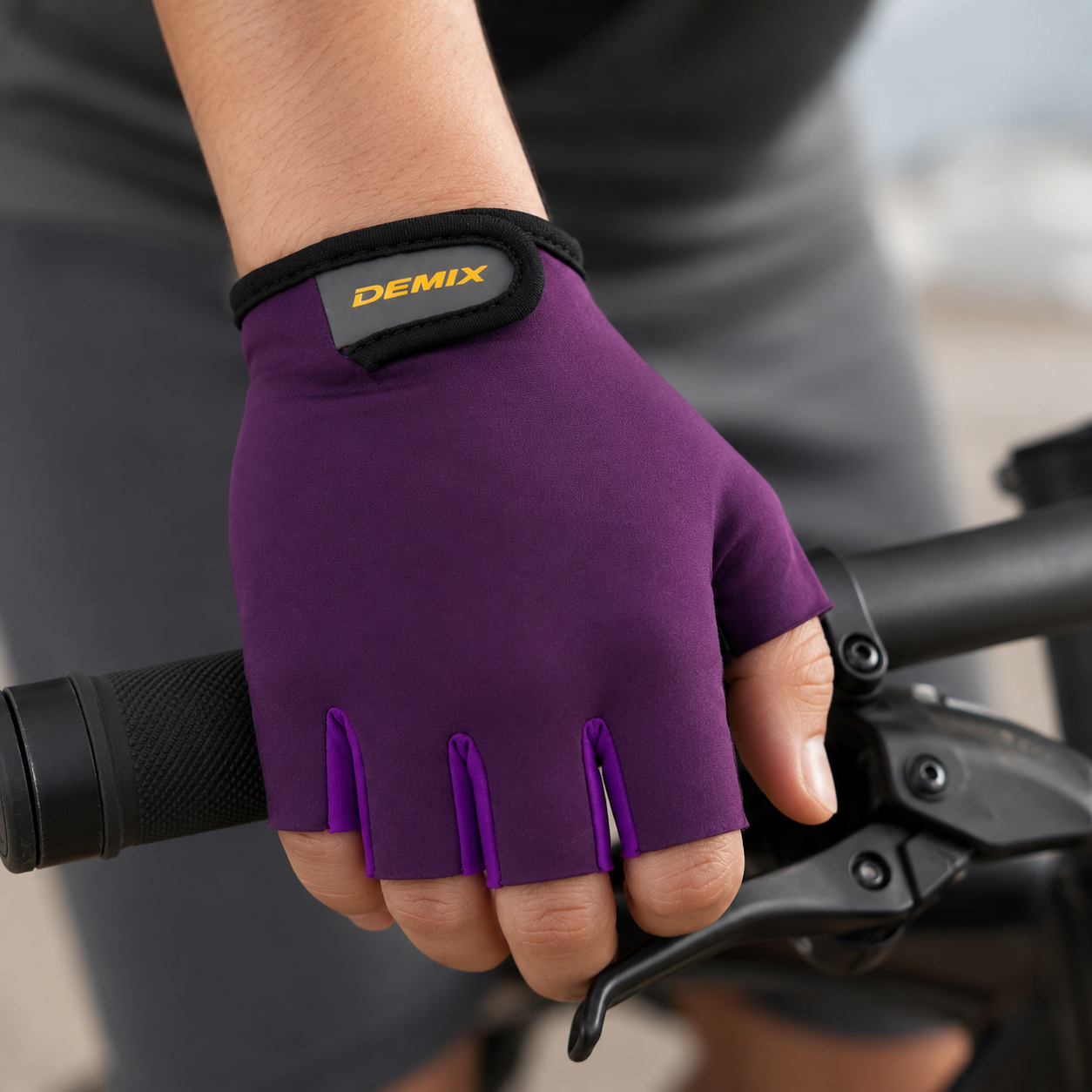 Guante corto ciclismo color morado y violeta